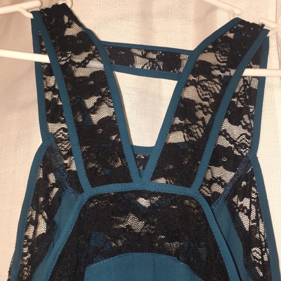 blouse - Picture 3 of 3